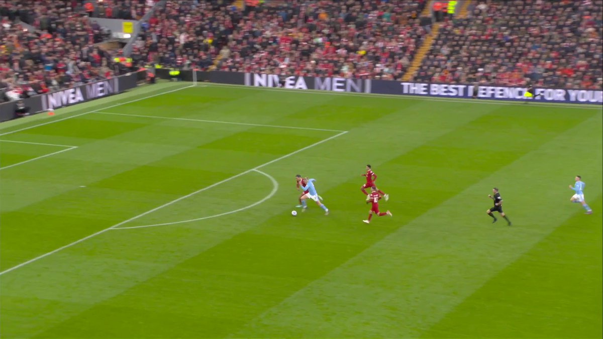 Virgil Van Dijk. The art of defending 🪄