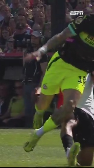 Givairo Read definitief vrijgesproken na rode kaart tegen PSV ✅