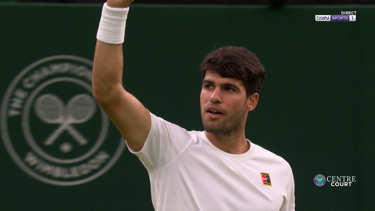 🏆🎾 #CentreCourt 😮💨🇪🇸 Ce point magnifique de Carlos Alcaraz pour breaker Andrey Rublev, on ne s'en lasse pas ! #TennisExtra #Wimbledon