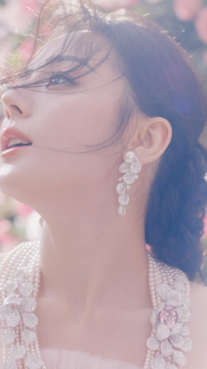 Introducing Les Pétales, our newest high jewelry collection. Inspired by rose petals fluttering in the wind, it captures a fleeting moment of beauty—made eternal. Discover more: #Mikimoto #LesPetales #HighJewelry