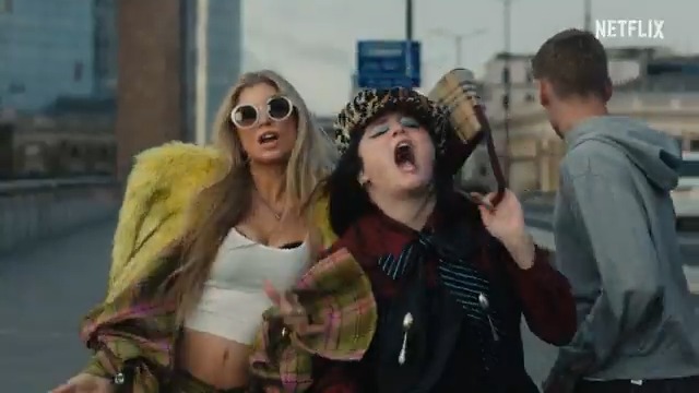 🇬🇧 FERGIE, É VOCÊ? 🇬🇧 TOO MUCH é minha nova série criada por Lena Dunham e chega nessa quinta-feira, dia 10 de julho.