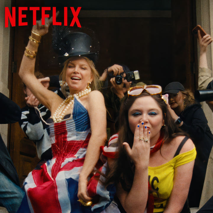 DIVA! Fergie lançou um novo clipe de “London Bridge” para divulgar a série “TOO MUCH”, da Netflix. 🇬🇧