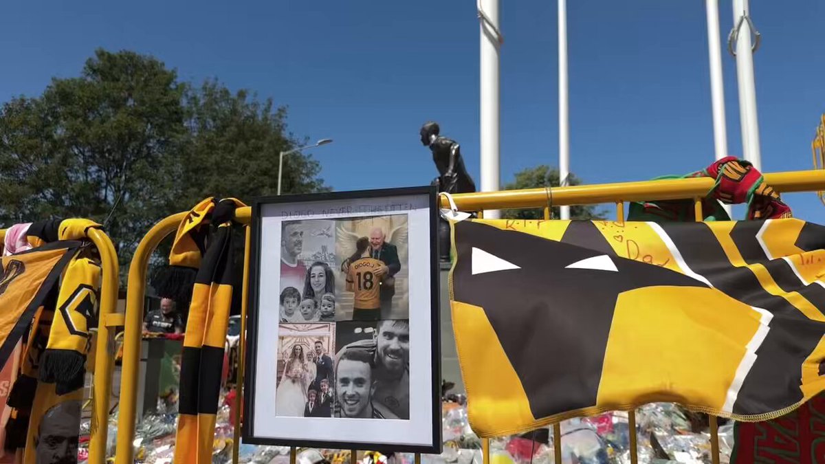 🐺 🕊️ Report on the Molineux tributes to Diogo Jota and Andre Silva Felt very proud of the immense tribute that the City of Wolverhampton put together for the man responsible for many incredible moments and memories in Old Gold and Black. Once a Wolf, Always a Wolf. #wwfc