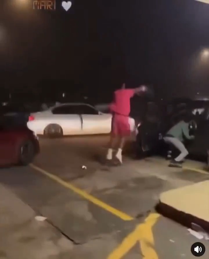 Lubbock cops get called to a fight involving upwards of 100 people. 17 year old Terrence Hastings (pink outfit) then decides to open fire into the crowd. Police chase him and kill him after he refused to drop his handgun. #CityLife #cops #lubbock #texas #FAFO #IQtest #fail #pink #BallisticsTest