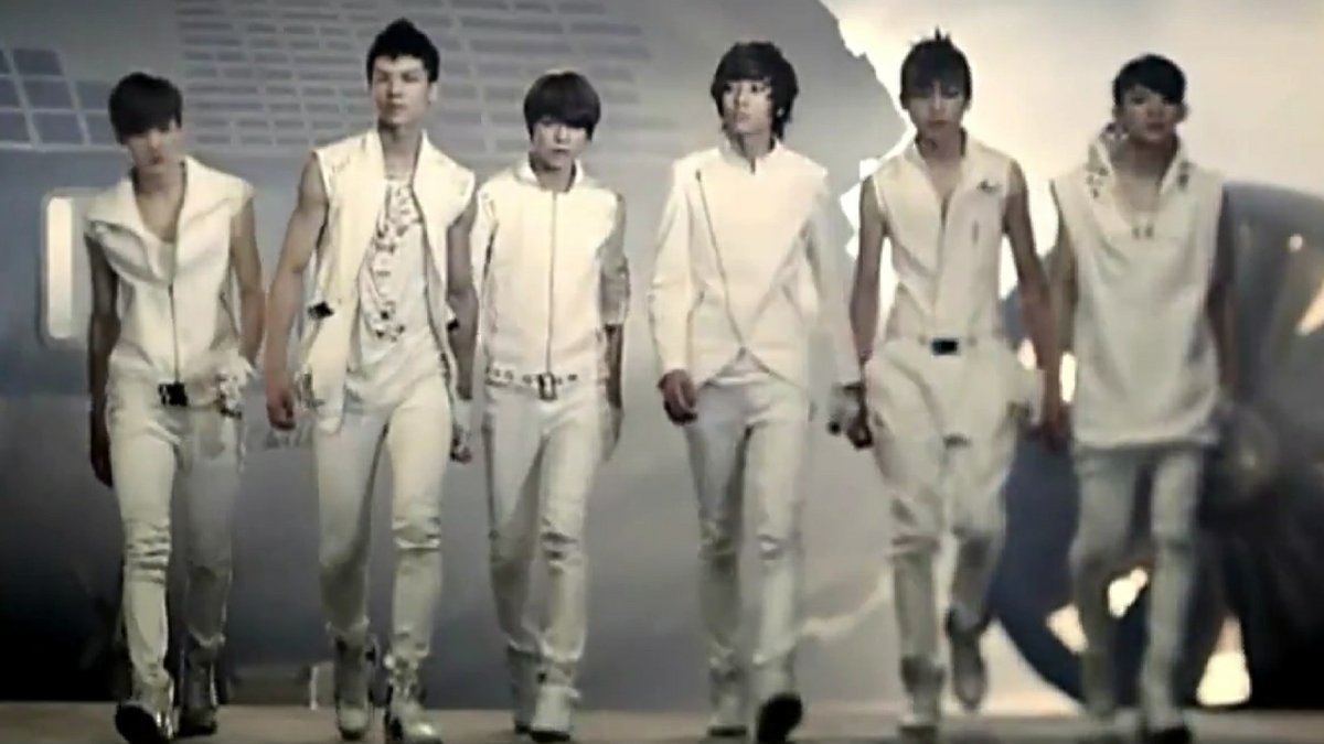 15 years ago today, TEEN TOP released their 1st Single Album ‘Come Into the World’ with title track ‘Clap’.