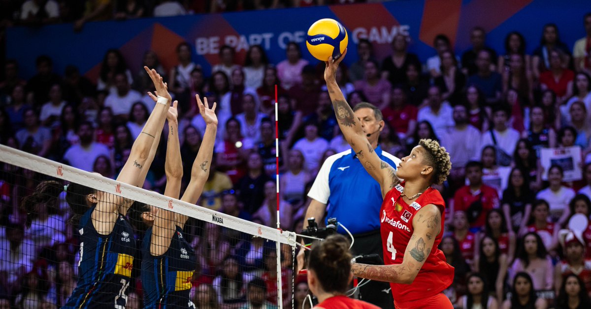 🇮🇹🇹🇷 The REMATCH we’ve all been waiting for 🤩 Last time?💥 An epic battle in Türkiye’s backyard — and Italy came out on top, punching their ticket to Paris 2024 in front of a noisy crowd. This week, they meet again. Don’t miss it on VBTV 📺 #Volleyball #BePartOfTheGame