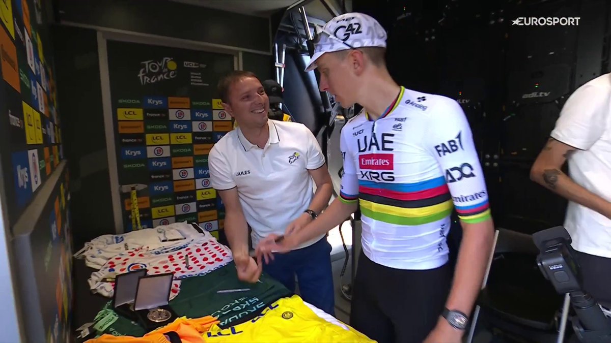 🚴🇫🇷 | Foutje bedankt! Pogacar krabbelt wat gele truien vol, maar die zijn helemaal niet van hem. Van der Poel is nog altijd de leider. Morgen? 😅😅 #TourdeFrance 📺 Stream koers op HBO Max