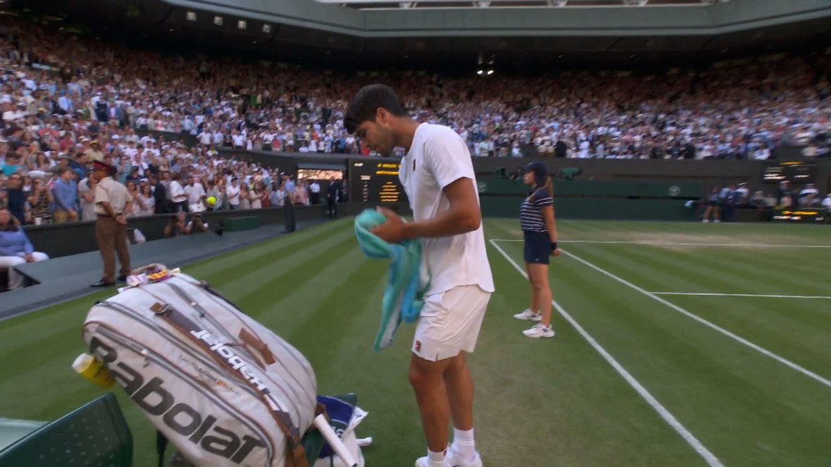 19 wins in a row at #Wimbledon Carlos Alcaraz defeats Cameron Norrie 6-2, 6-3, 6-3 to reach the semi-finals for the third consecutive year.