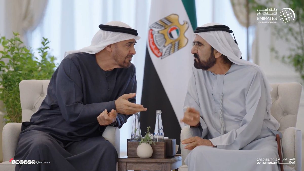 رئيس الدولة يستقبل محمد بن راشد ويبحثان عدداً من الموضوعات التي تهم شؤون الوطن والمواطن ومسيرة الدولة التنموية وتسريع إنجاز المستهدفات الوطنية بما يعود بالخير والنماء على الإمارات وشعبها. #وام