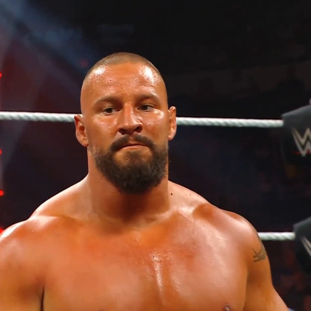 Esto es lo más VIOLENTO que vas a hacer hoy 👊 Bron Breakker ANIQUILÓ a Sami Zayn con sus TRES Spears... y mandó un mensaje clarito: ha llegado para dominar toda WWE 💥