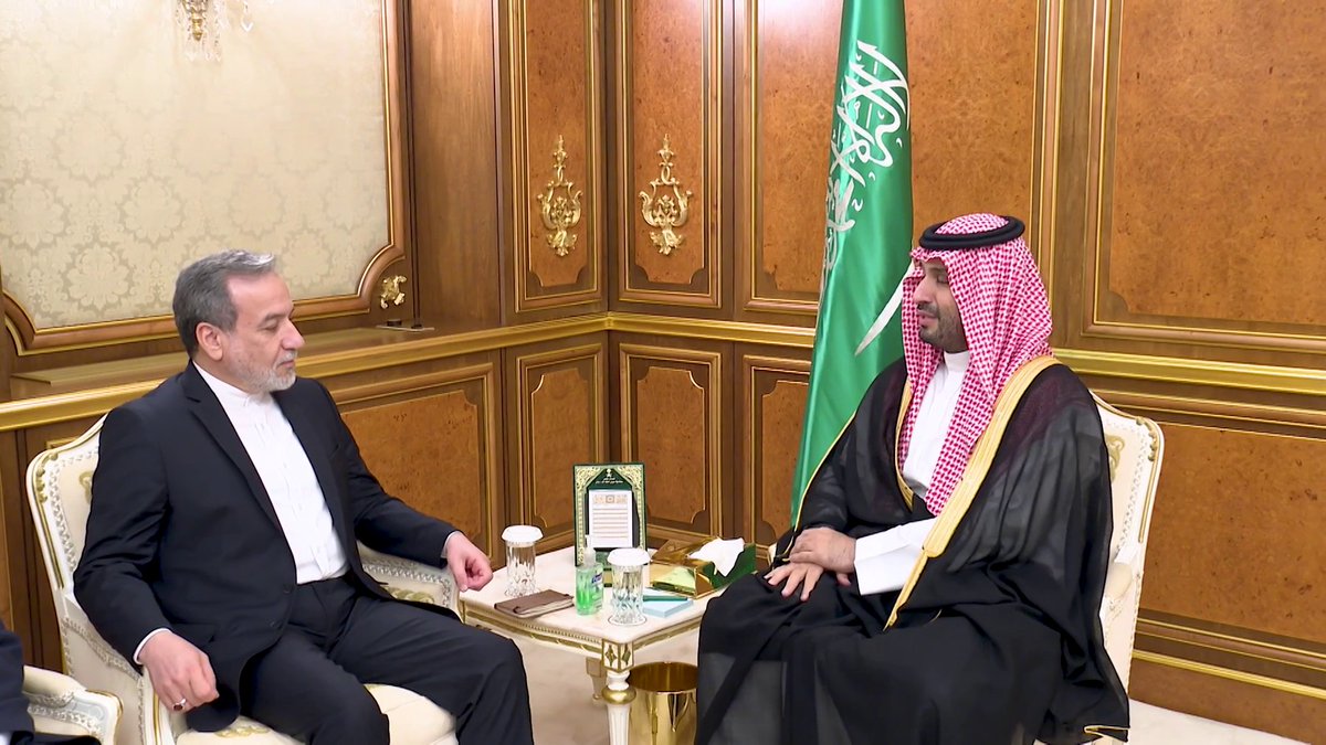 🇸🇦🇮🇷 🔴 غير عادي ولي العهد السعودي محمد بن سلمان يلتقي وزير الخارجية الإيراني عباس عراقجي الذي يزر المملكة حالياً.