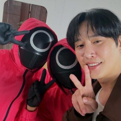 핑크가드들 실제로 보면 다 귀엽습니다 🎀 <오징어 게임> 시즌3, 오직 넷플릭스에서. * 눌러서 크게 보기 *