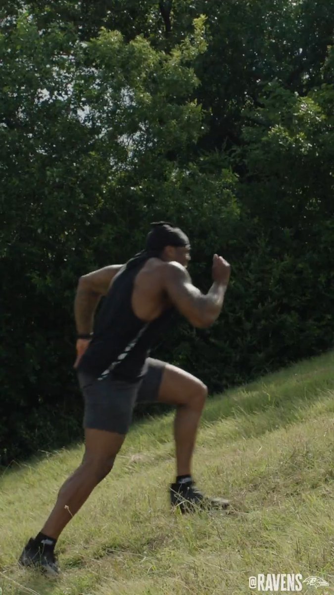 Climbing to new heights 📈 Derrick Henry 