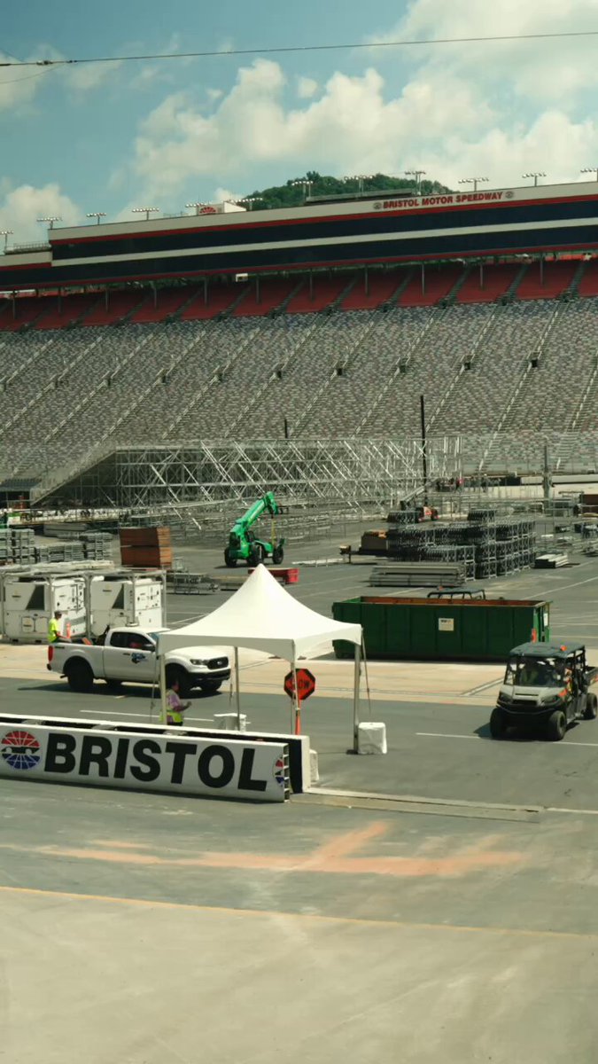🚧 The build continues! ⚾️ Foul poles rising, turf rolling out — the diamond is starting to take shape for the MLB Speedway Classic. Baseball. Under the lights. In The Last Great Colosseum, Aug. 2. FULL STORY: