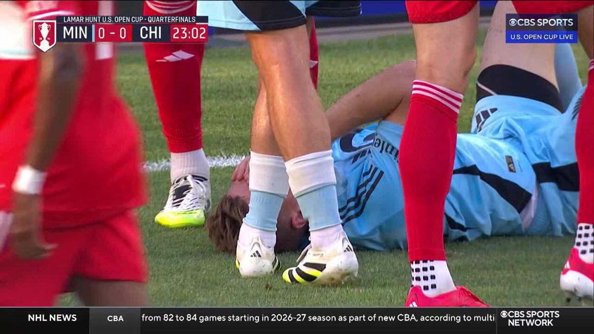 USMNT ON USMNT CRIME 😱 Omar Gonzalez hits Julian Gressel in the face and the Chicago Fire are down to 10 with 70+ minutes to play 😳