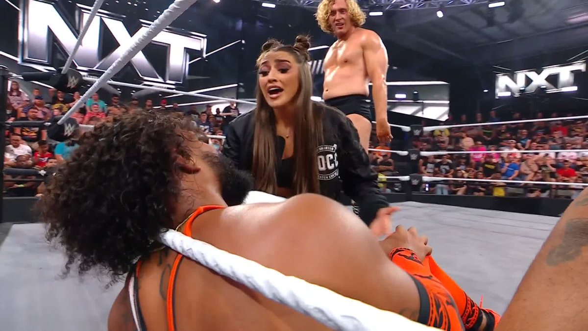 Did that just happen?!? 😱 Wren Sinclair has thrown in the towel for Tavion Heights WWE, Charlie Dempsey is your winner... 😳