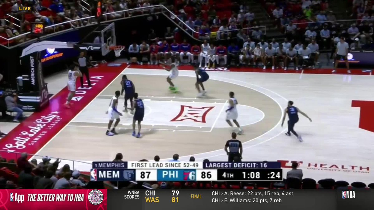TYLER BURTON SNATCHES THE LEAD FOR MEMPHIS 😱 The frenetic play leads to the triple to give him 23 PTS 🔥