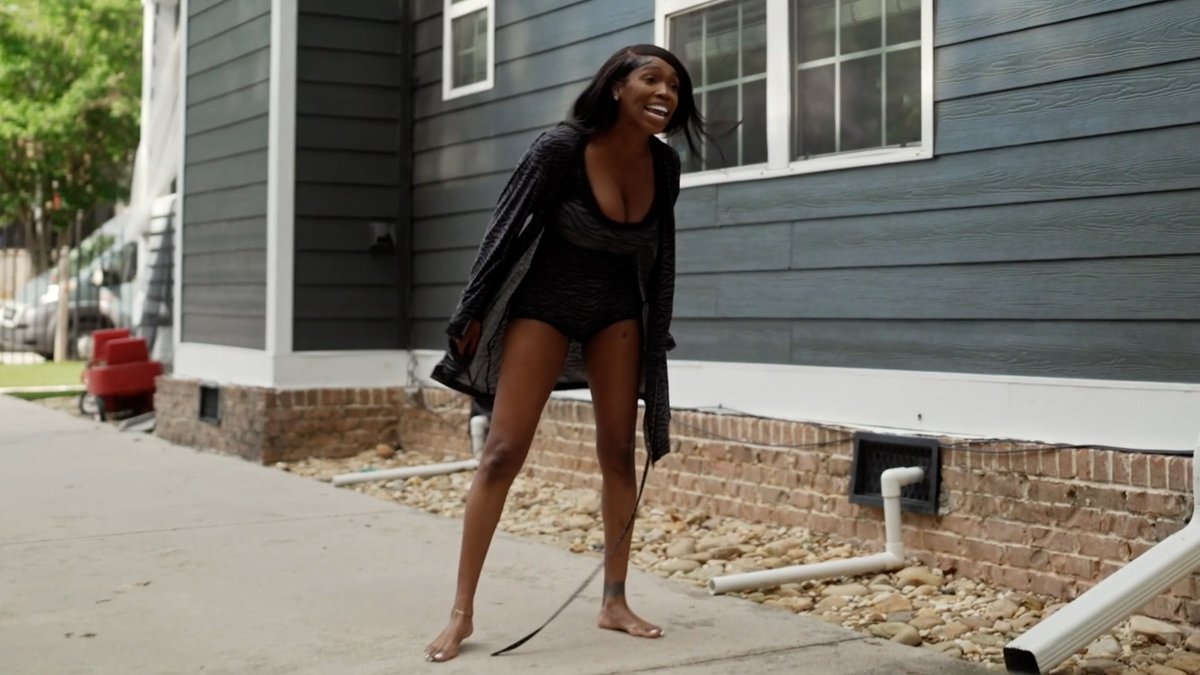 Shakira's crashing ALL the way out on Scrappy! 😳 Is she doing too much or do y'all see where she coming from? 👇🏾 #LHHATL