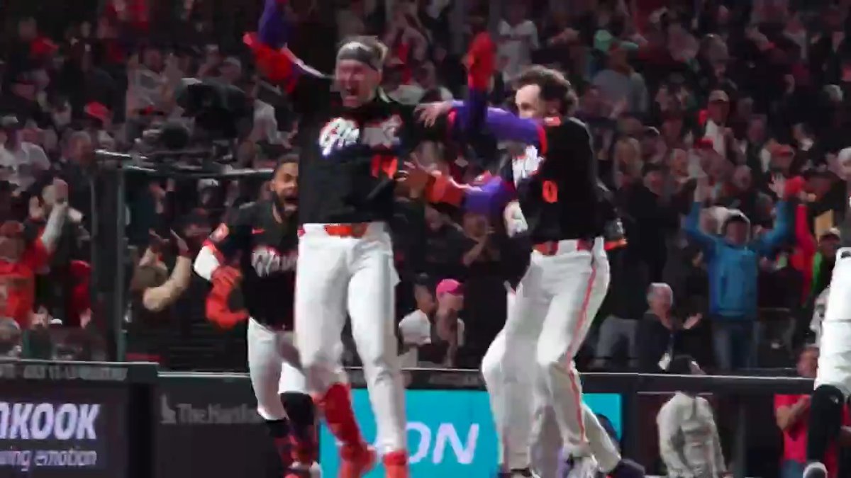 PATRICK BAILEY RUNS ALL. THE. WAY. HOME!