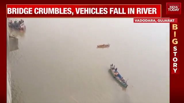 Gujarat bridge collapse: Two trucks, rickshaws fall in river. Rescue Operations underway. #Gujarat #GujaratBridgeCollapse #ITVideo | Atul Tiwari @SnehaMordani