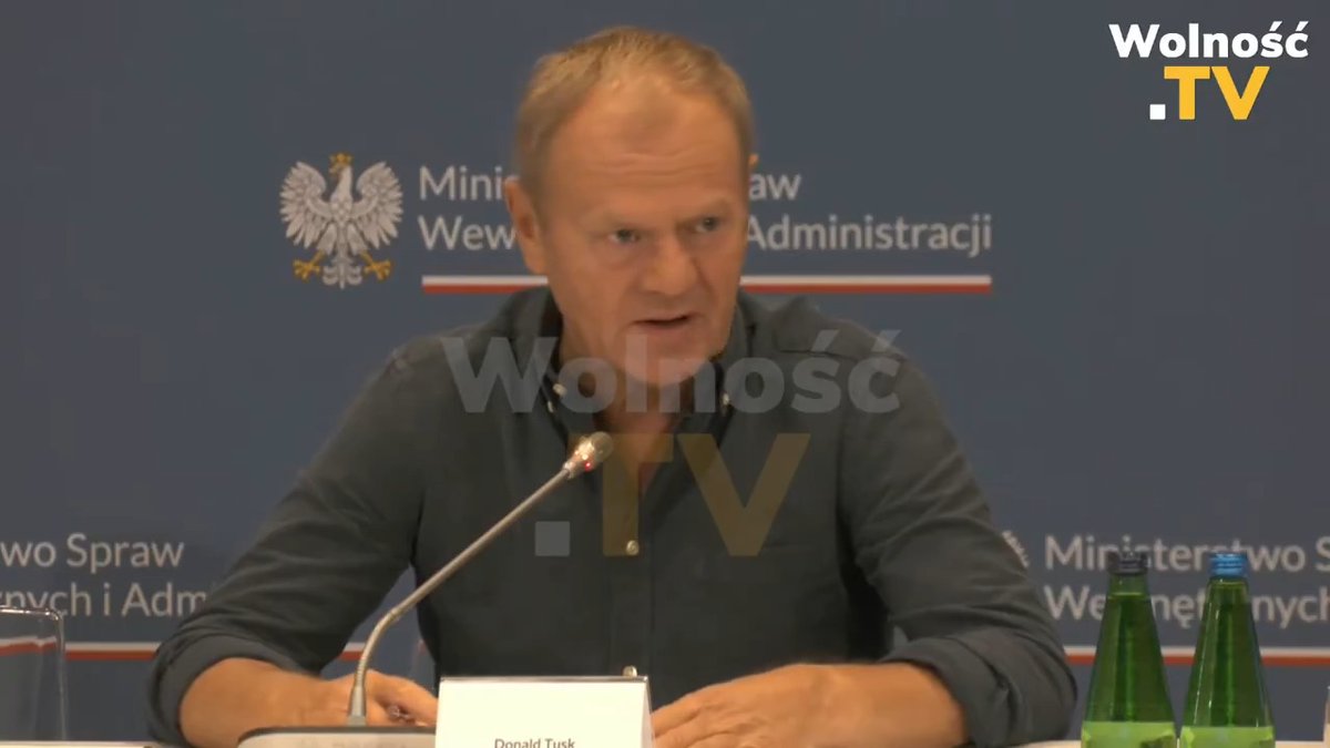 Koszula powodziówka jest! Jeszcze tylko brakuje kurtki i niechlujnego zarostu i Donald Tusk będzie przygotowany na wszystko 😅