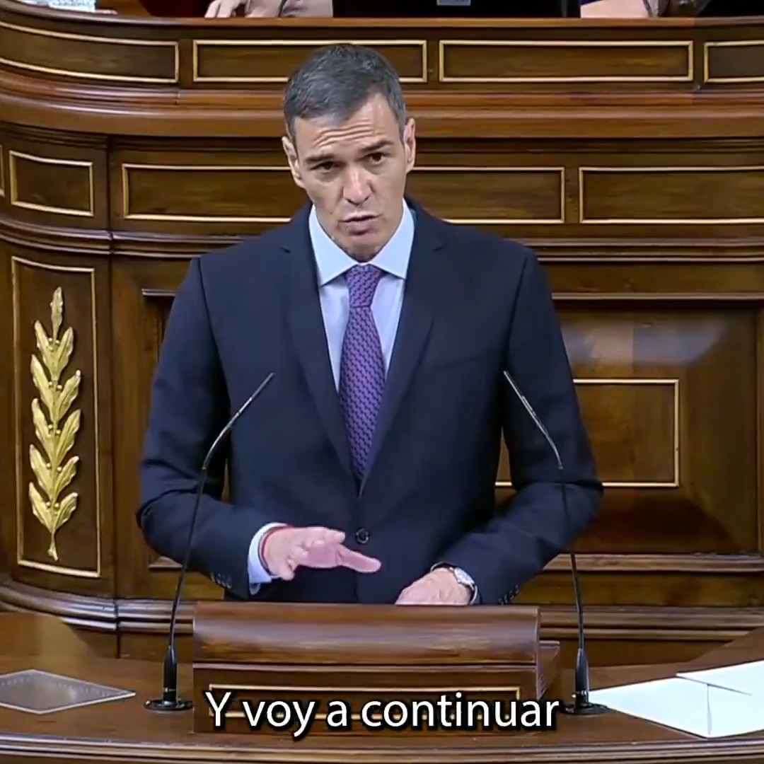 No voy a tirar la toalla. Voy a continuar. Porque yo soy un político limpio, porque aspiro a recuperar la confianza de la mayoría de esta cámara y porque este proyecto político va mucho más allá de mi persona y aún no está culminado.
