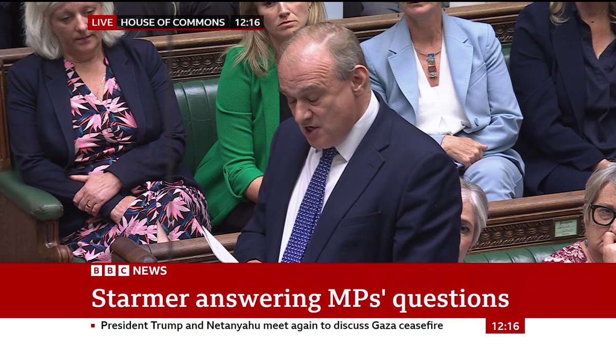 "Does the PM agree that any new funding to the French government must be conditional on them... doing their bit to stop the boats?" Lib Dem leader Ed Davey asks "We will only provide funding that delivers for our priorates" says Keir Starmer #PMQs