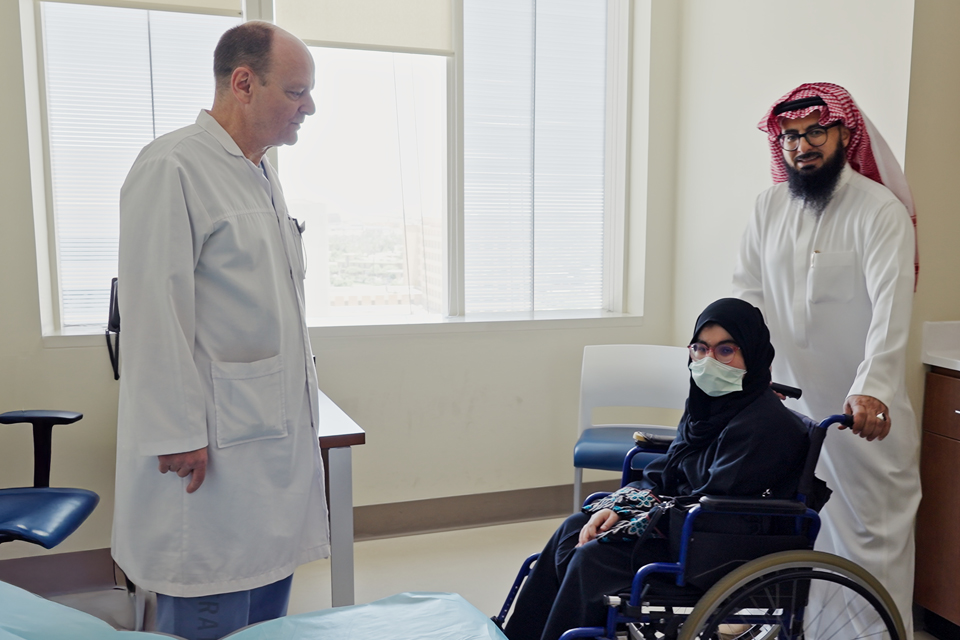 كنا جزءاً من عائلتها طوال اثنين وعشرين عاماً.. عشنا معها تحديات المرض، ولحظات الألم والأمل، توجت بأول زراعة كبد من نوعها في العالم. لمزيد من المعلومات: