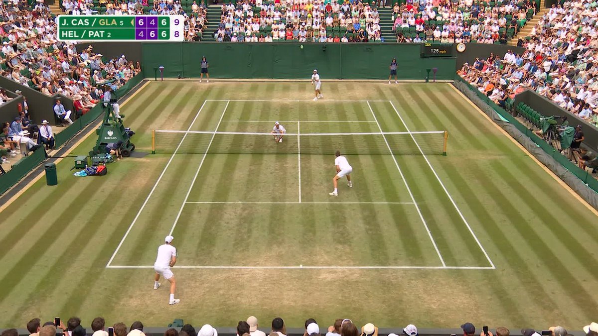 The defending champions are out! 😮 Julian Cash and Lloyd Glasspool are into the gentlemen's doubles SF, defeating Harri Heliovaara and Henry Patten 6-4, 4-6, 7-6(8) #Wimbledon