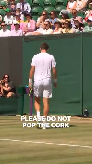🗣 "When you open your champagne bottles, please do not pop the cork onto the court" 🍾😬 #Wimbledon