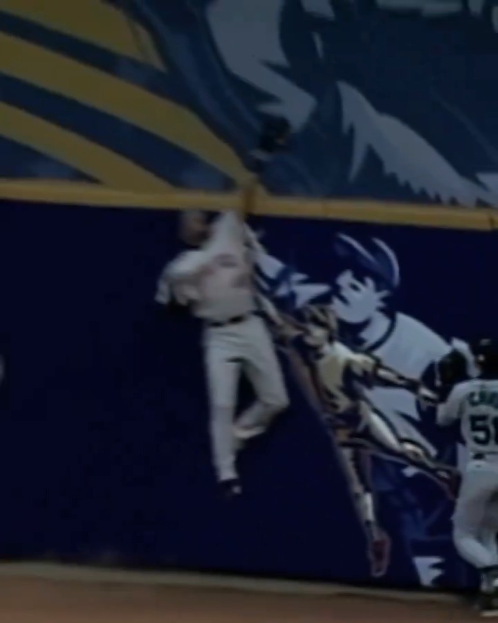 July 9, 2002 🗓️ 23 years ago today, Torii Hunter ROBBED Barry Bonds of a homer at the All-Star Game 😲 Torii Hunter | #MNTwins