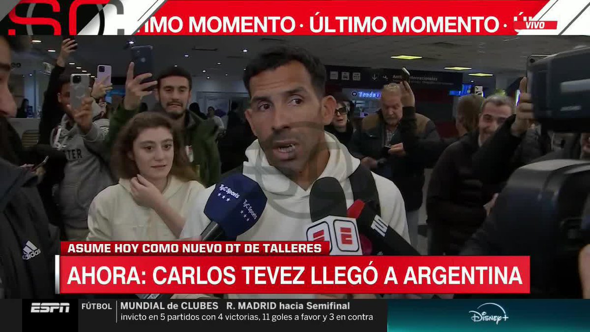 #AHORA en SportsCenter: Carlos Tevez llegó al país para asumir como NUEVO DT DE TALLERES. 📺 #DisneyPlus