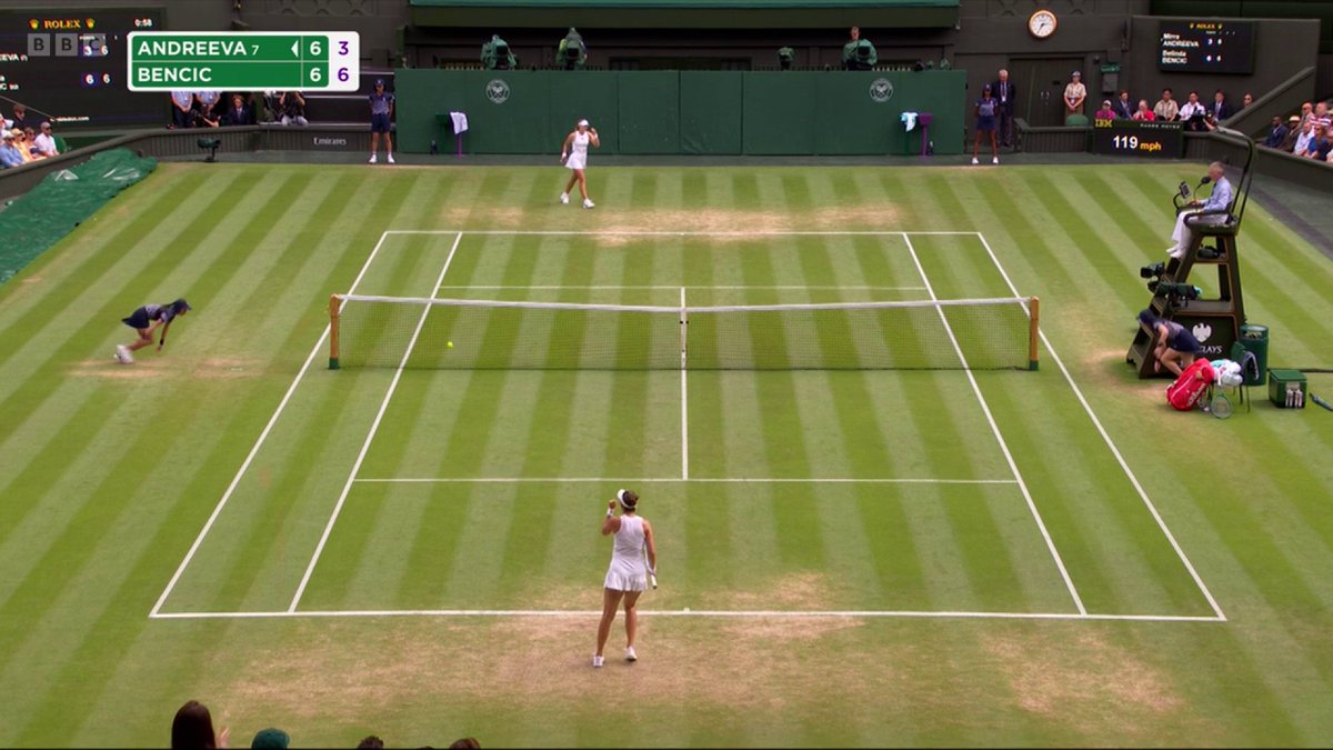 Belinda Bencic takes the first set against Mirra Andreeva after a tie breaker! #Wimbledon