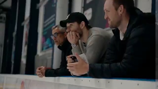 “It’s always emotional coming back here.” Back to where it all started for Leon Draisaitl, #NHLPAGnD and the @edmontonoilers forward teamed up to pay it forward and help inspire the next generation of German hockey players! 🎥: IG/johnnybrungs