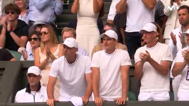 Ese momento del peloteo en el que piensas... '𝗗𝗷𝗼𝗸𝗼𝘃𝗶𝗰 𝗻𝗼 𝘃𝗮 𝗮 𝗳𝗮𝗹𝗹𝗮𝗿'. #LaPistaDelTenis #Wimbledon