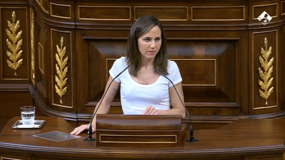 Toda nuestra solidaridad con los 23 detenidos de la huelga del metal de Cádiz que están siendo reprimidos por el Gobierno. No se puede reprimir la defensa del paz de nuestros hijos e hijas. La huelga es lo que nos hace avanzar los derechos laborales. 🎥 Ione Belarra