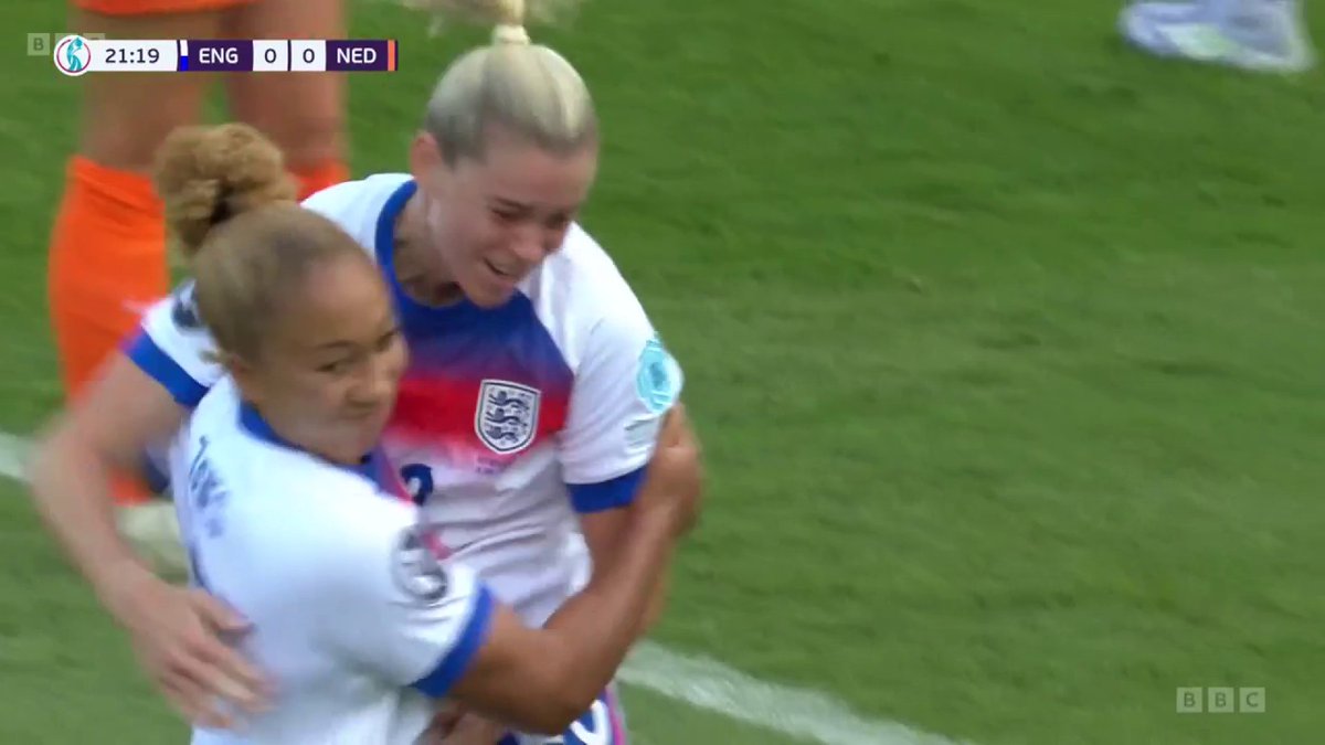 GOAL! THE LIONESSES LEAD! ⚽️ Lauren James, what a screamer! And a beautiful pass from Hannah Hampton. Perfect. 🔥 #WEuro2025 #BBCFootball