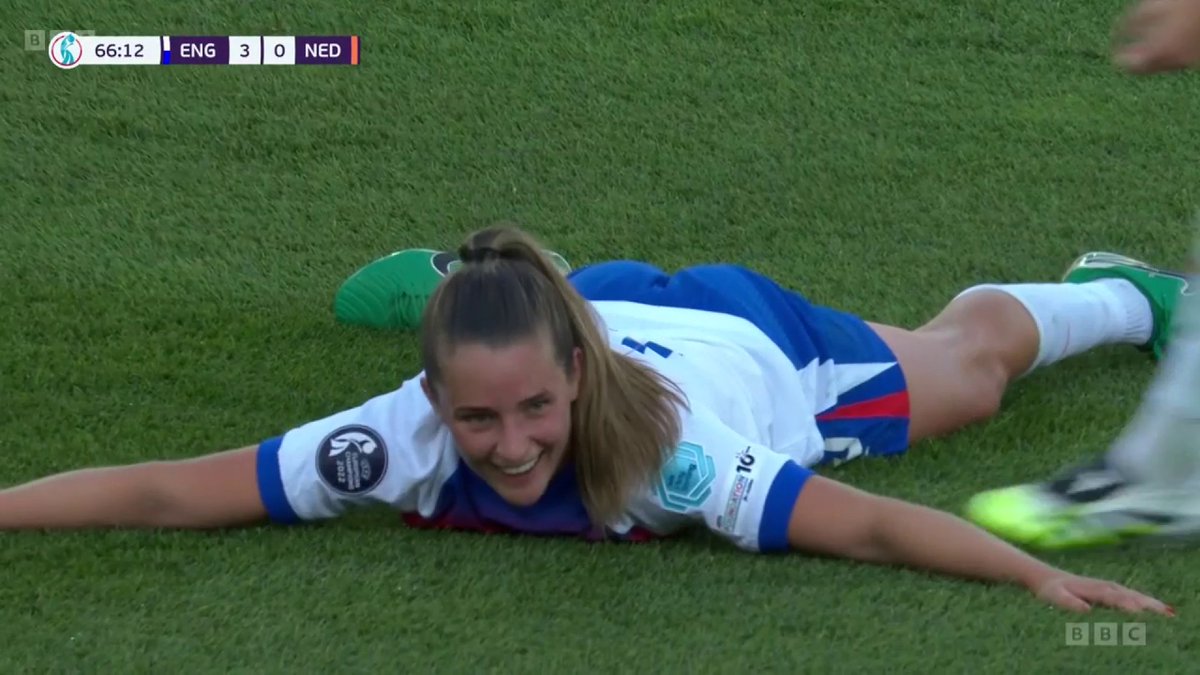 Make. It. FOUR! 4️⃣ What a turnaround for the Lionesses! Ella Toone dives to the ground to celebrate 🔥 #WEuro2025 #BBCFootball