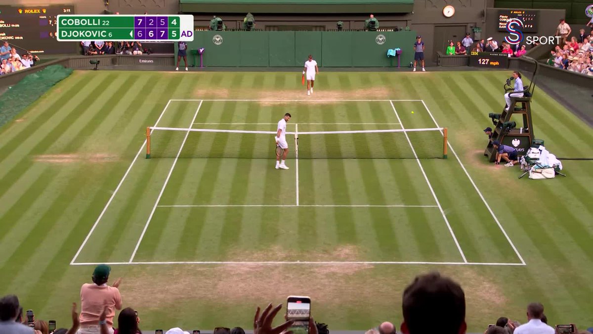 Wimbledon'da 14. kez yarı finale kalan Novak Djokovic, Roger Federer'i geçerek turnuva tarihinde en çok yarı final gören sporcusu oldu.
