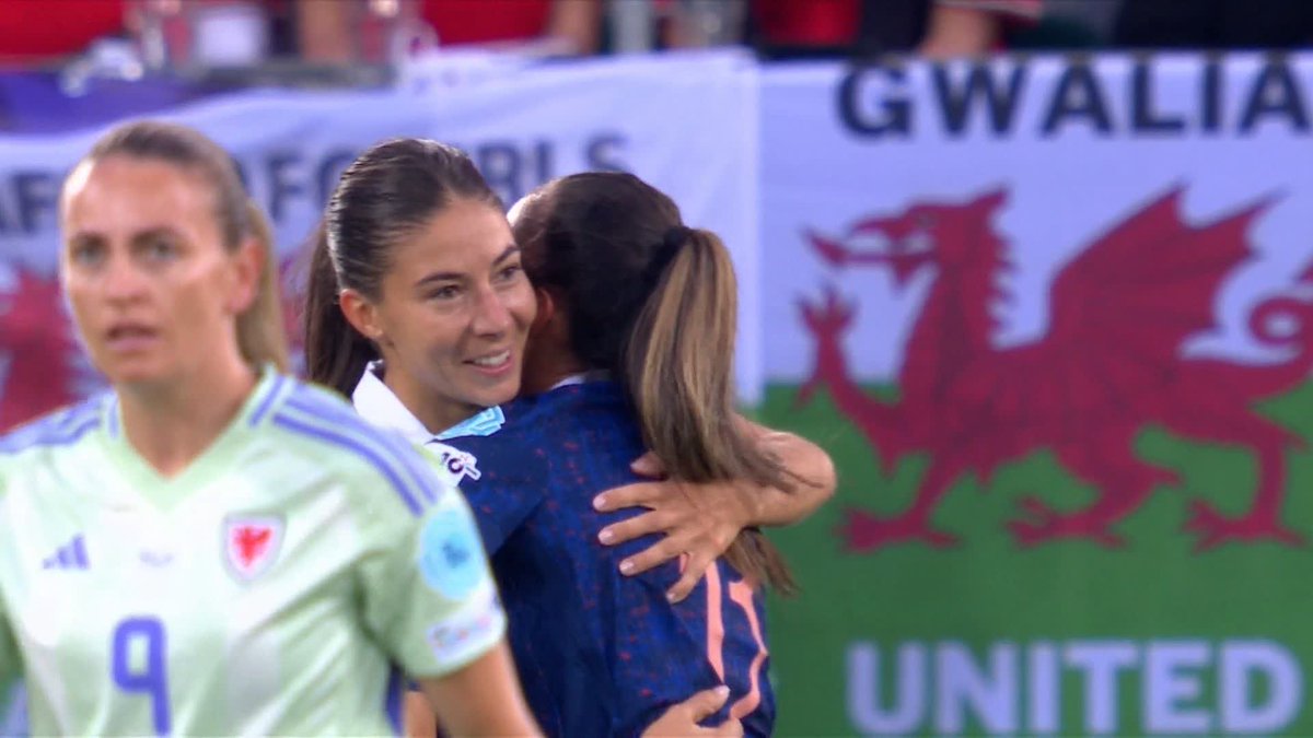 Clara Mateo strikes early. ⚽ France take the lead inside eight minutes. 🇫🇷