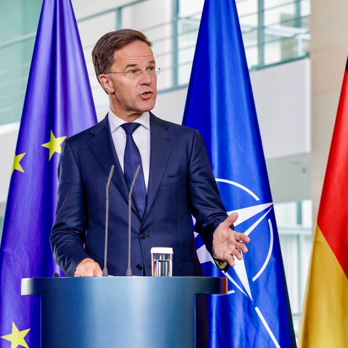 ❝At our #NATOsummit last month, Allies made decisions that will fuel a quantum leap for our collective defence. With an agreement to indeed invest a historic 5% of GDP in defence.❞ — Mark Rutte during his visit to Berlin 🇩🇪