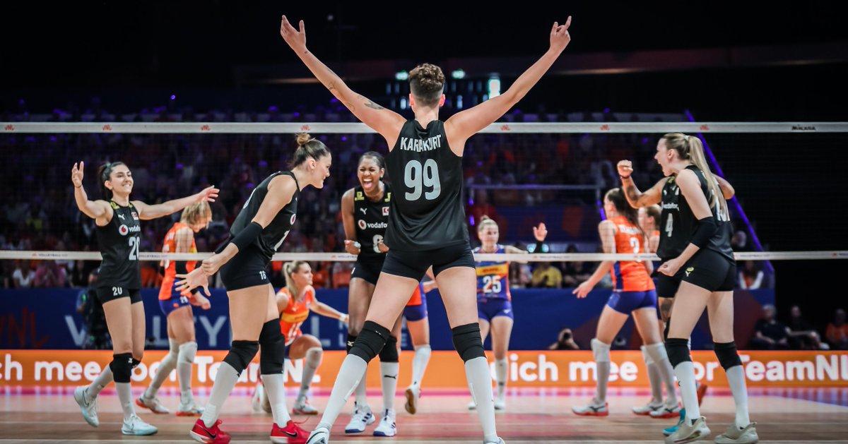 #VNL2025 🔥 Türkiye Turns Up in Apeldoorn! 🔥 Yes, Karakurt dropped 21 points and brought the fire, but this was a full squad on a roll: they swept the Netherlands 3-0. #Volleyball #BePartOfTheGame