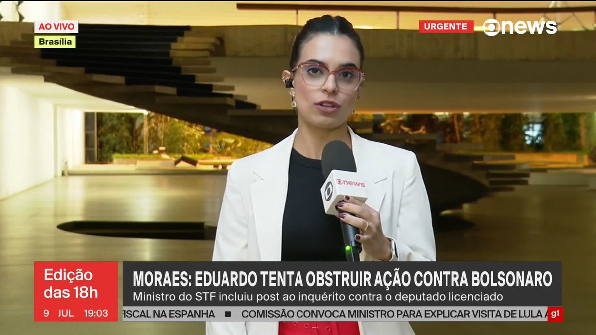 O ministro do Alexandre de Moraes, do Supremo Tribunal Federal (STF), determinou que seja incluído no inquérito contra Eduardo Bolsonaro um post feito pelo deputado licenciado. Segundo Moraes, o filho 03 de Jair Bolsonaro tenta obstruir ação contra o ex-presidente. ➡ Assista ao #Edição18: #GloboNews