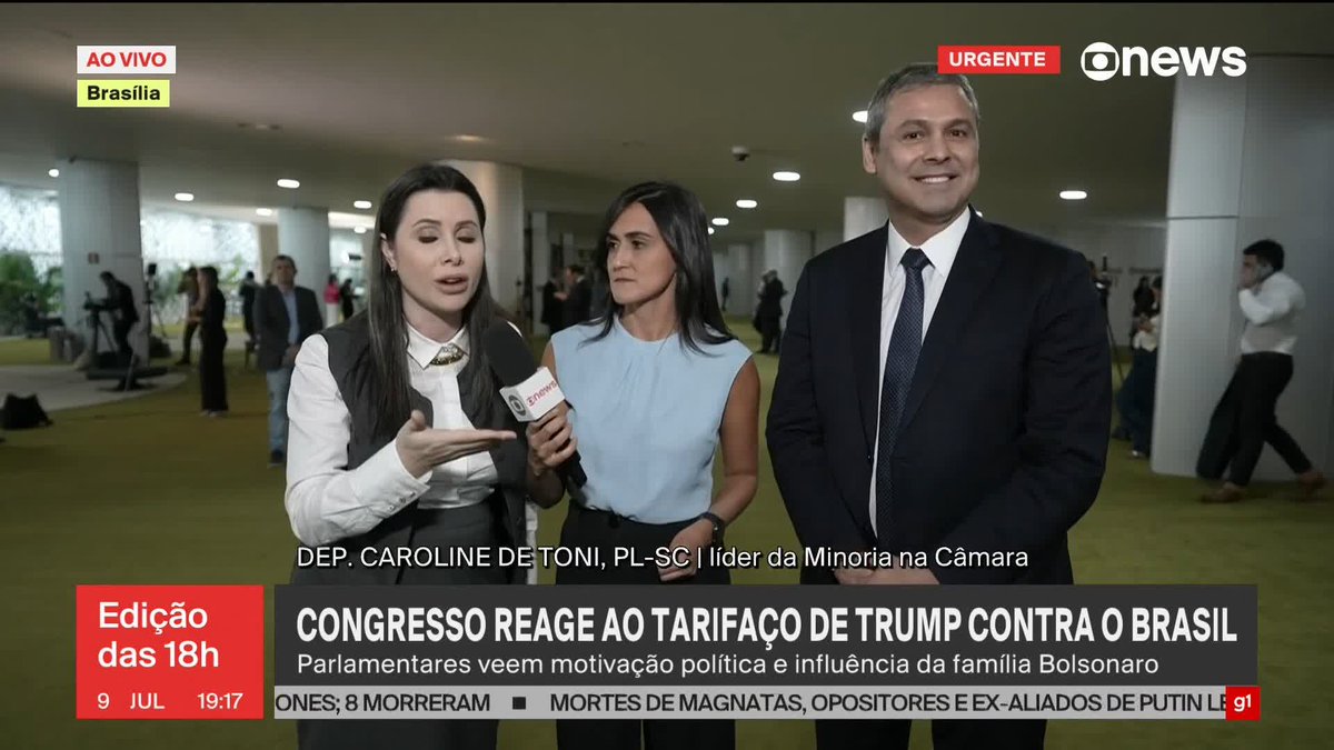 “Essa história é uma maluquice. Nós vivemos uma democracia, temos um Poder independente, que é o Supremo Tribunal Federal, então tem um ataque à soberania nacional, ao Brasil como um todo, e tem que ter um amplo sentimento de unidade nacional. Empresários, o agro, a população brasileira, democratas. Há um ataque à soberania e à democracia. Todo mundo sabe que houve uma trama golpista, e Bolsonaro e a turma dele estão querendo chantagear o Brasil, numa articulação internacional. O nome disso é traição da pátria. Vocês vão ficar com o boné do Trump ou vão defender o Brasil dos brasileiros?”, diz Lindbergh Farias, líder do PT na Câmara, e a líder da Minoria, Caroline De Toni (PL-SC) rebate: “Essa acusação é muito leviana, porque nós percebemos durante a eleição que o Alexandre de Moraes deu ordens secretas e ilegais, segundo o governo americano, para suspender perfis do Twitter e o próprio Twitter. (...) A culpa é do Lula e do STF, que não estão respeitando a democracia. (...) O discurso da esquerda é dizer que respeita a democracia, mas querem prender o (Jair) Bolsonaro e tirar direitos políticos do Eduardo (Bolsonaro). Durante a pandemia, a esquerda foi mundo afora dizendo que o Bolsonaro era genocida, sendo que a pandemia veio de um vírus lá da China”. ➡ Assista ao #Edição18: #GloboNews