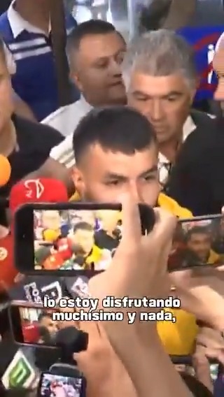 🇦🇷⭐ "VINE ACÁ PORQUE SÉ QUE SON LA MEJOR HINCHADA" ✍️ Ángel Correa, en medio de la locura de recibimiento de los hinchas de Tigres en el aeropuerto de México