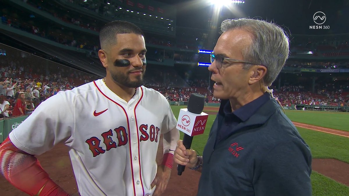 Carlos Narváez keeps it real with Tom Caron after the game 🔥 "We're hot. You guys see it."