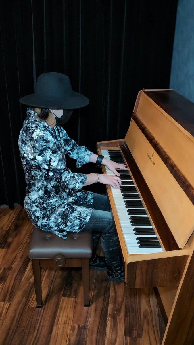 撮影スタジオにピアノあったから弾いてみた！！ F◎F歌ったら歌詞に違和感を感じたんだけどなんで！！！？？？