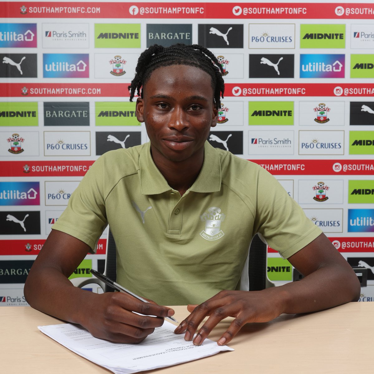 We are pleased to confirm the signing of Sutura Kakay, who joins #SaintsFCU21s on his first professional contract 🤝