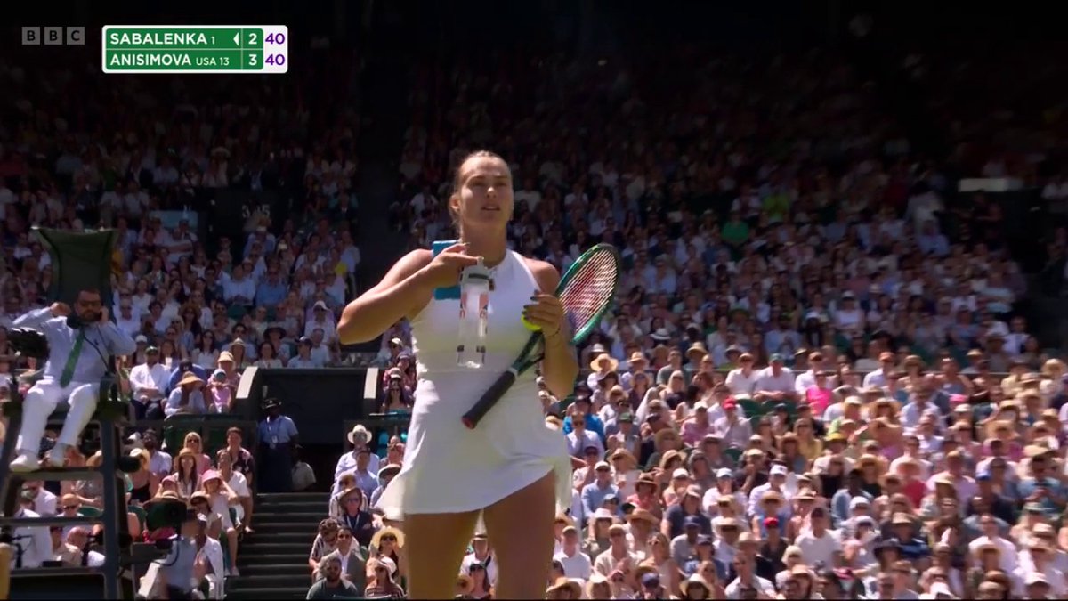 Well done Aryna Sabalenka 👏 Play is briefly stopped due to a fan struggling in the intense heat and the #Wimbledon top seed carries water and ice over to help. Hopefully everyone is OK 🙏 #BBCTennis