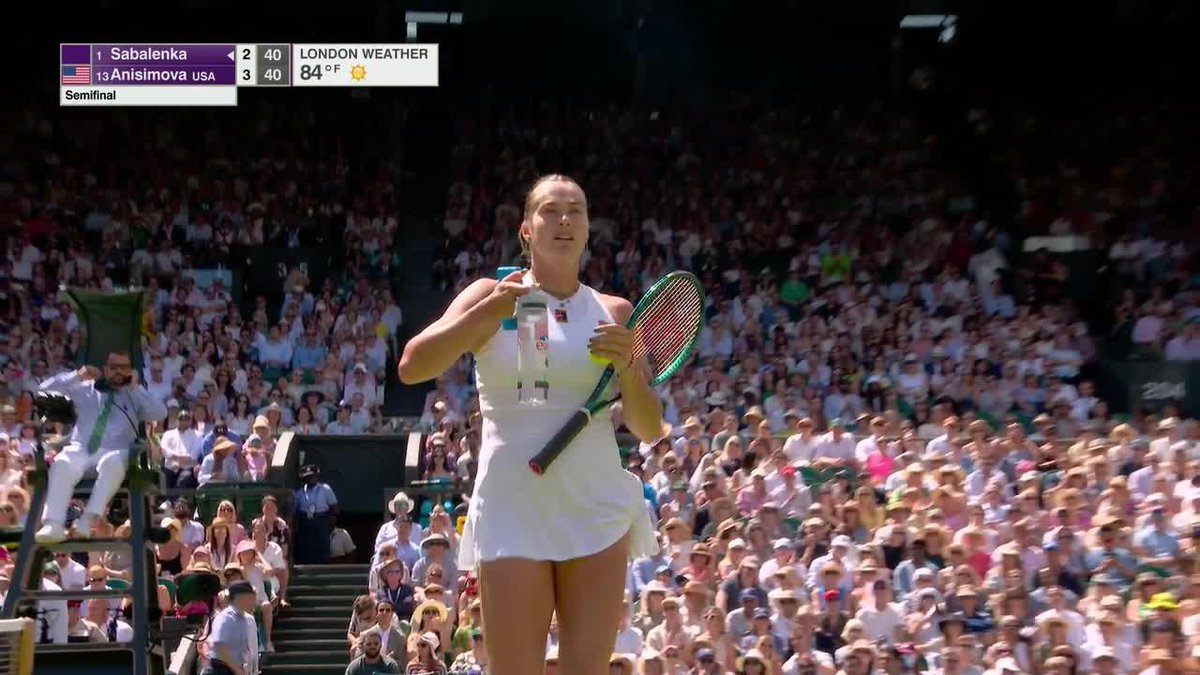Aryna Sabalenka brought water over to a fan who was receiving medical treatment from the heat during her Wimbledon semifinals match ❤️
